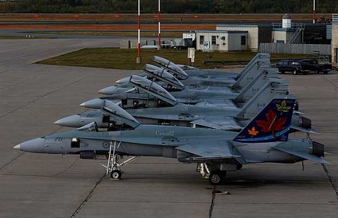 Kanadai vadászgépek érkeztek Erdélybe