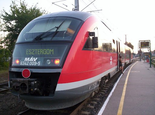 Barta Endre: Vicinálisból elővárosi vasút,  A Budapest – Esztergom vasútvonal fejlesztése