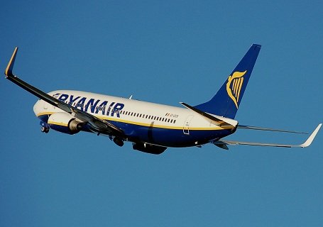 Csalt a Ryanair, millióktól foszthatta meg az európai reptereket