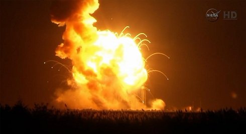 Indítás után felrobbant egy NASA hordozórakéta