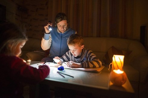 Budapesti hivatalnokok adománya az áram nélkül maradt szabolcsi családoknak