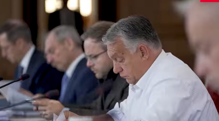Orbánék a bérek kivételével szinte teljes kifizetési stopot rendeltek el