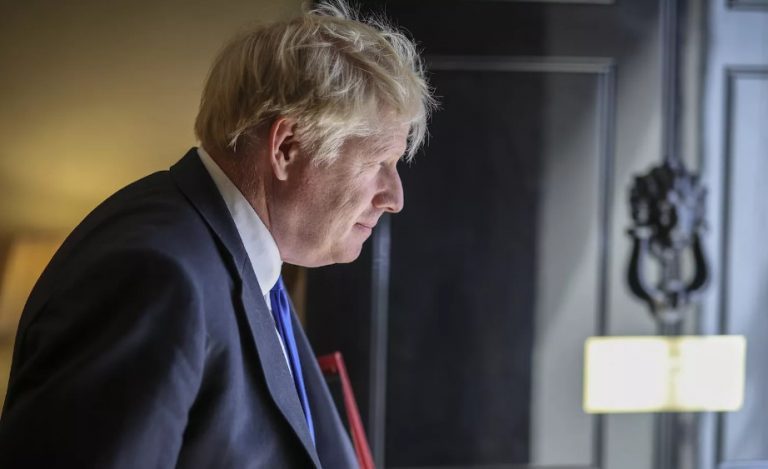 Boris Johnson lemondott a brit miniszterelnöki posztról