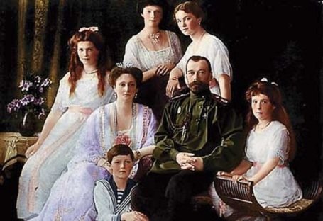 1918. július 16.-  II. Miklós cárt és családját kivégzik a bolsevikok