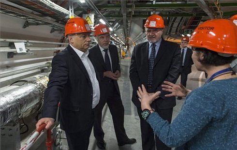 Magyarország, mint a szervezet tagja, az idei költségvetésében 1,7 milliárd forintot biztosít a CERN-nek