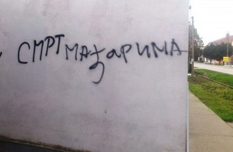 Halál a magyarokra! – Délvidéken gyűlölködő falfirkák jelentek meg