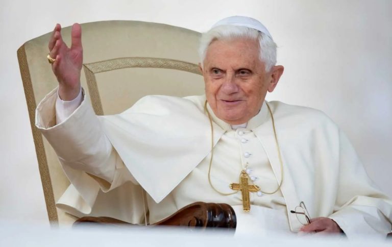 Elhunyt XVI. Benedek pápa, a spirituális északi csillag