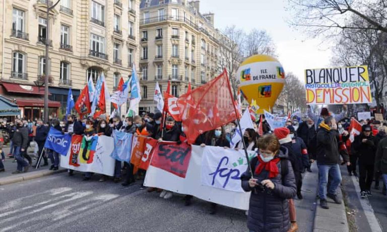 A franciaországi tanárok országos sztrájkot kezdtek a kormány következetlen Covid-politikája miatt