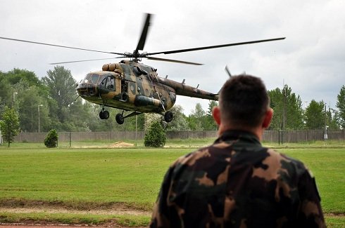 Árvíz : Már helikopterekkel is segít a Magyar Honvédség
