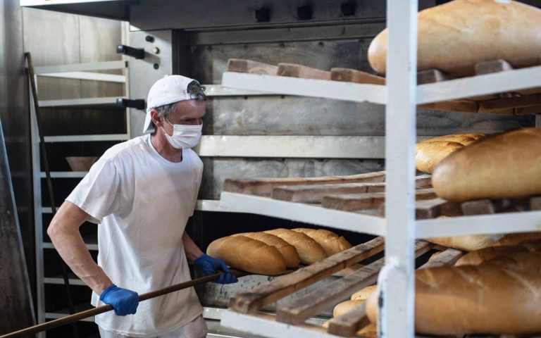 Száguld a hiperinfláció: nem utópia a 400 forintos kenyér