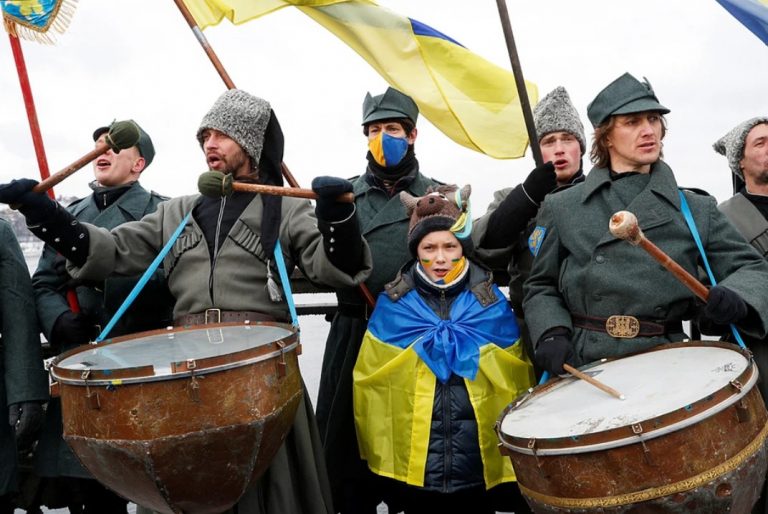 Addig hergeli a Nyugat Kijevet, hogy háborút kezd Oroszországgal