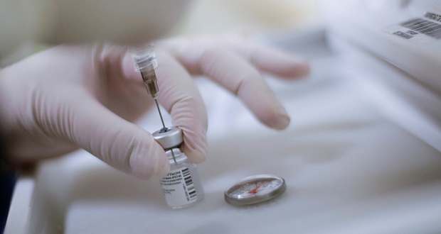 Feltört levelezés- Így hagyhatta jóvá a Pfizer-vakcinát az Európai Gyógyszerügynökség