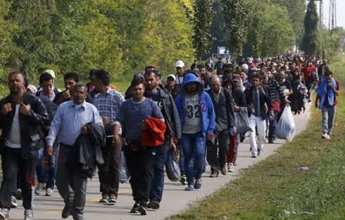 Illegális bevándorlás- Fogalma sincs senkinek kik vonulnak át Magyarországon