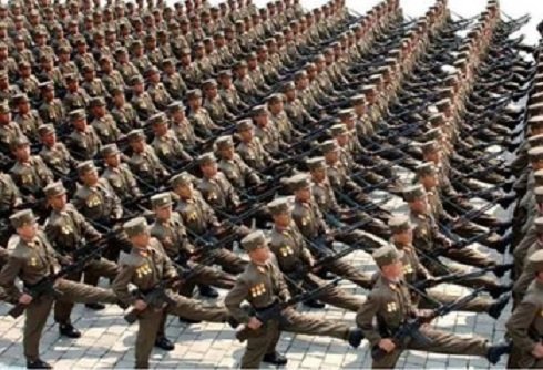 A két Korea szemben álló fegyveres ereje: Phenjan háborút veszítene