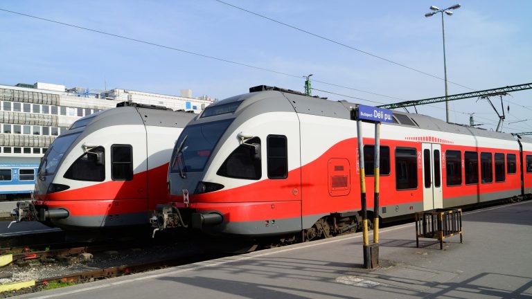 Márciusban a vonatközlekedés is megbénulhat, sztrájkot hirdettek a mozdonyvezetők