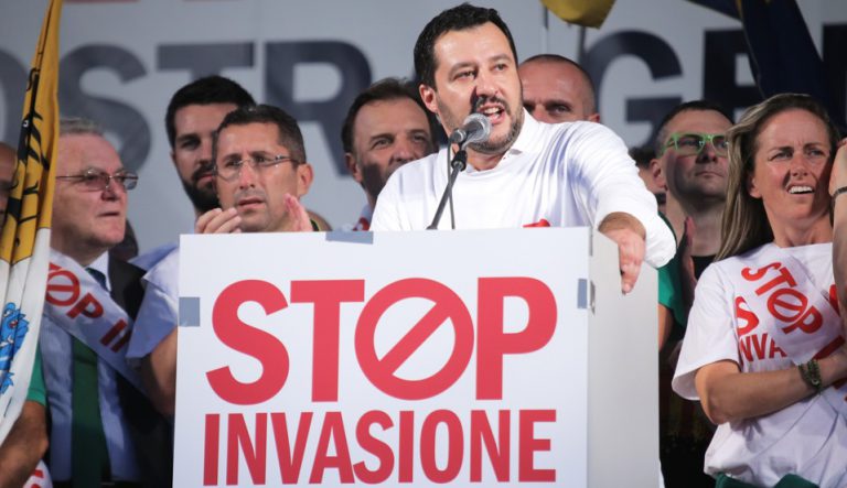 Migránsok: Az olasz belügyminiszter bepancsolt a spanyoloknak és a franciáknak