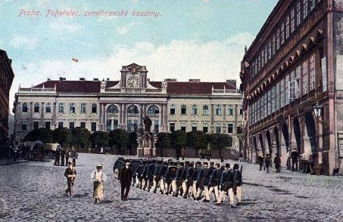 A cseh hadsereg nem akar az Osztrák-Magyar Monarchiára emlékeztető emléktáblákat látni épületein