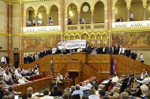 Kizárta a parlament a Jobbik-frakció tagjait a pénteki szavazásokból