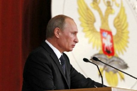 Putyin: a Nyugat „rakétás-bombás demokráciát” terjeszt