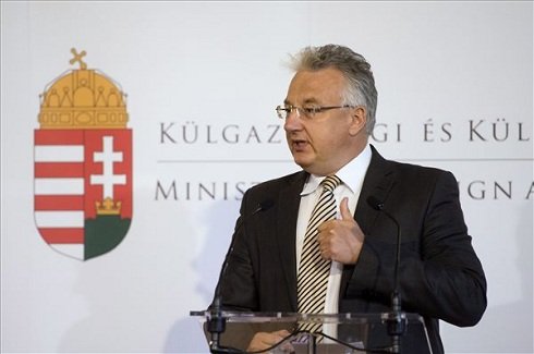 A magyar kormány támogatja a külhoni magyarság autonómiatörekvéseit
