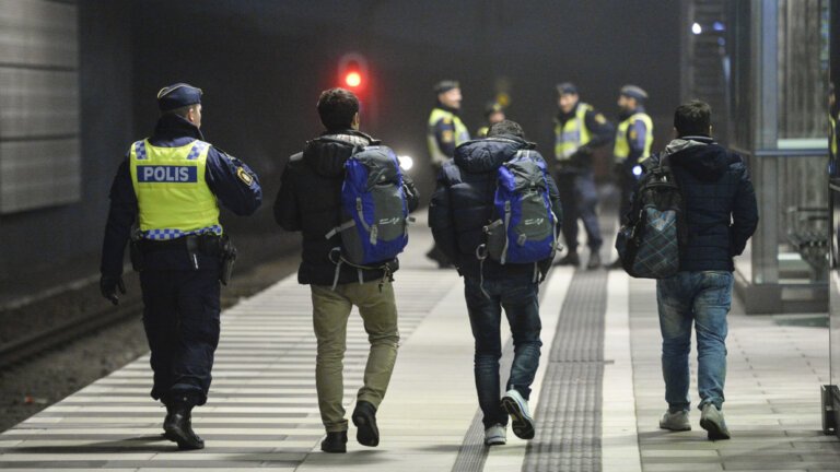 Svédország véget vet a „szíriaiak” automatikus menekültügyi politikájának