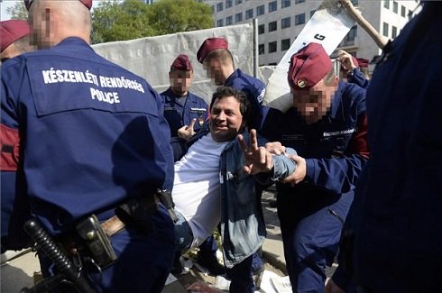 Szabadság tér- A készenléti rendőrség eltávolította a ballib zavarkeltőket