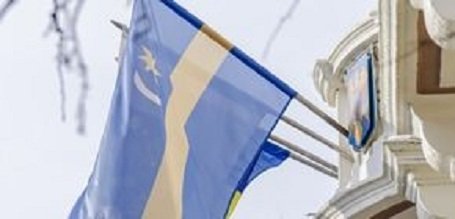 A románok is kitűzik a székely zászlót parlamentjükre