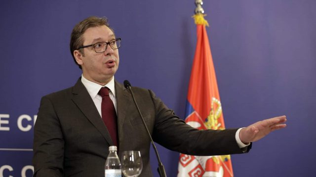 Szerbia továbbra is folytatja a szuverén politikát
