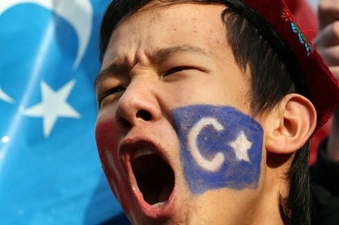 Ujgur rokonaink módszeres üldözése – Rendkívüli készültség Hszincsiangban a 2009. évi zavargások évfordulóján