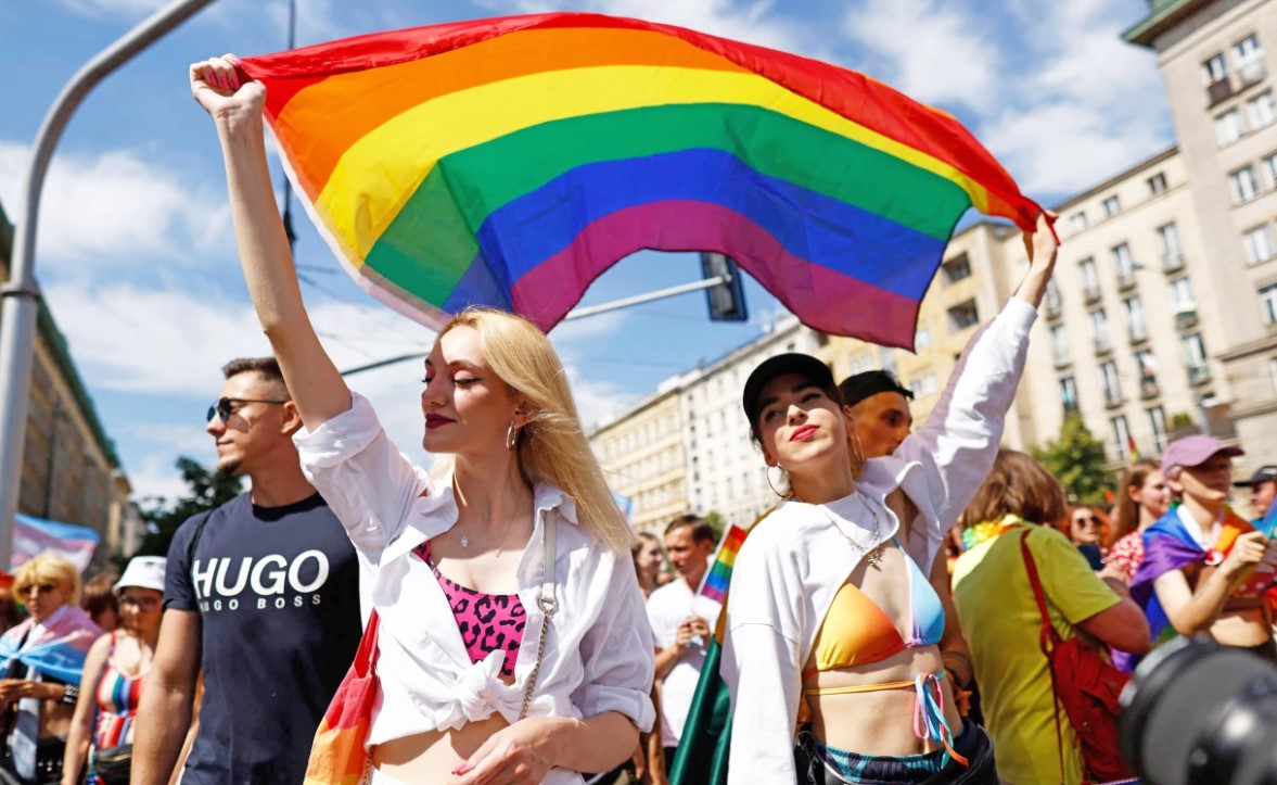 Az ukrán KyivPride a lengyel Warsaw Pride-dal összefogva masíroztak a békéért