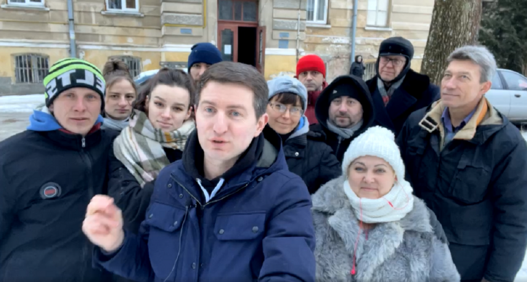 Az ukrán oltásellenesek egyik vezetőjét egy hónapos elmeszakértői vizsgálat után kiengedték a pszichiátriáról