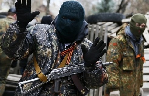 Oroszbarát erők, újabb ukrajnai városokban szálltak meg középületeket